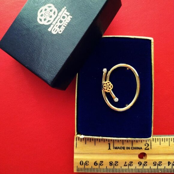 Vintage Disney Epcot Brooch Pin 80s Goldtone Unisex Signed Original Box - Picture 11 of 14